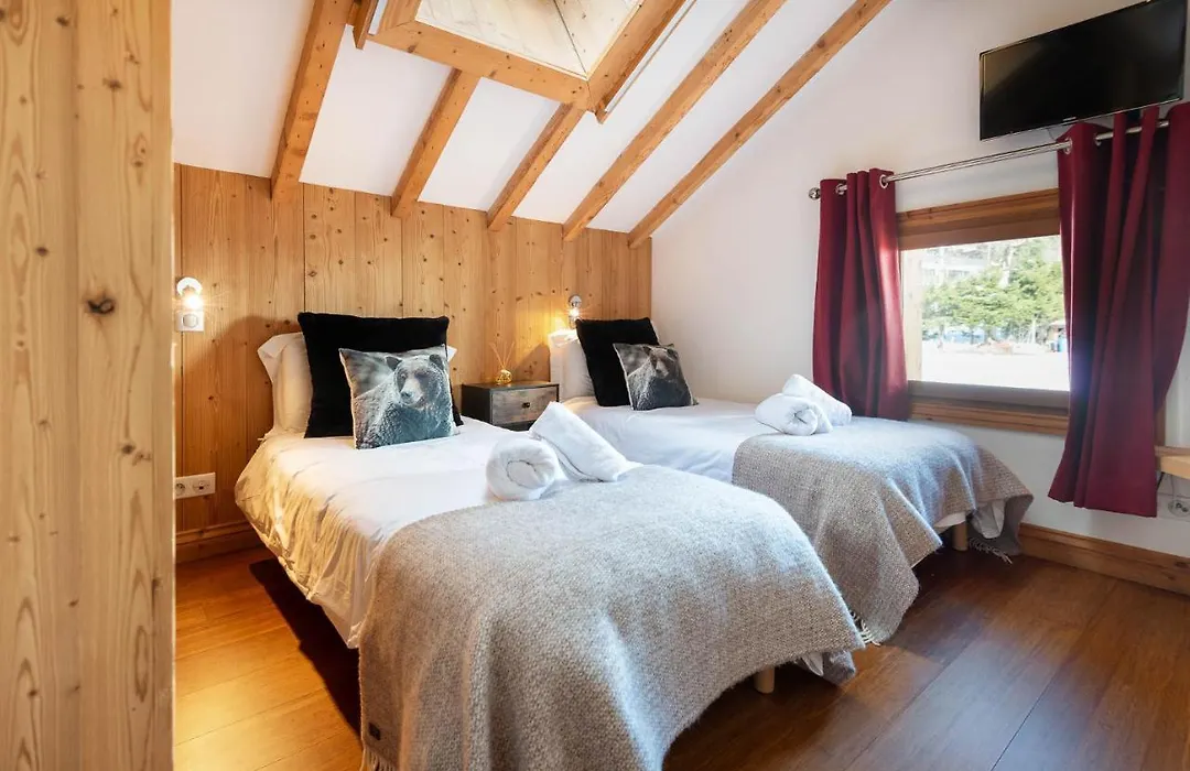 Yeti Lodge Rooms-1