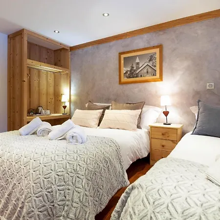 Yeti Lodge Rooms-2